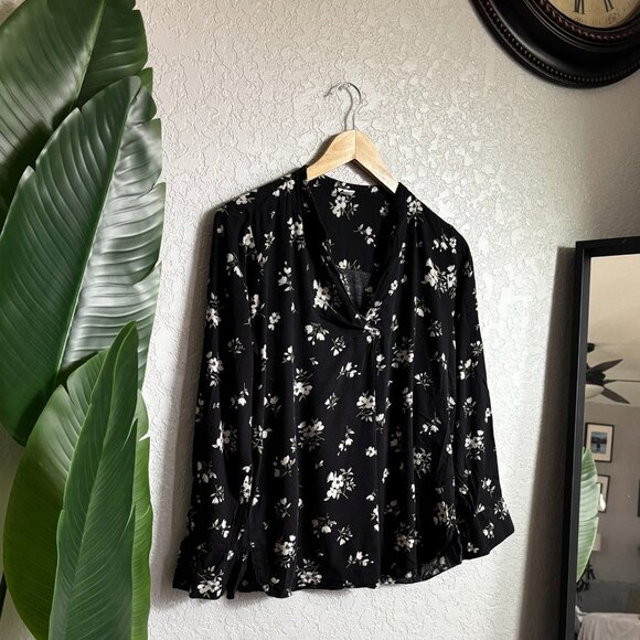 Black Floral Old Navy Print Blouse - Flowy Long Sleeve Top - Picture 1 of 3